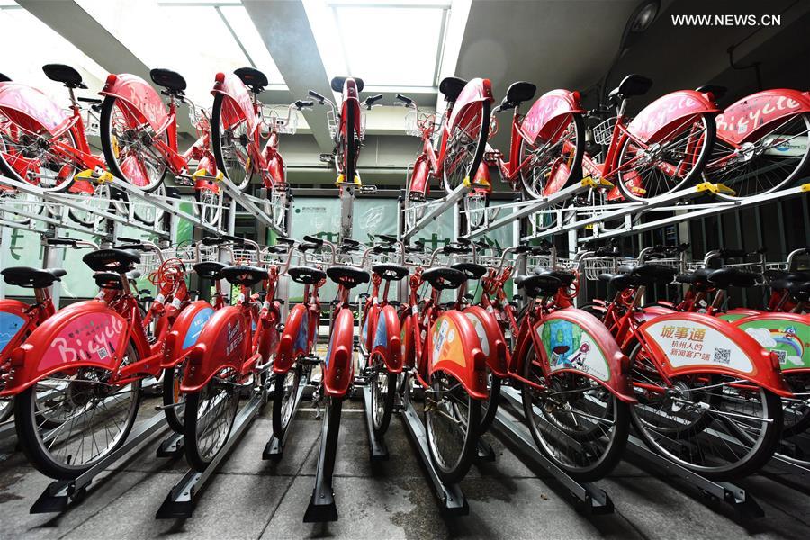 Chinese cities encourage people to commute by bicycle