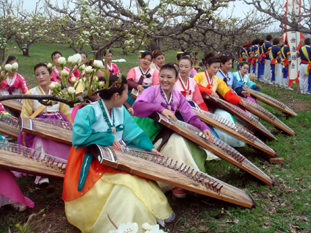 2010“延邊之春”龍井梨花節盛裝啟幕(組圖)