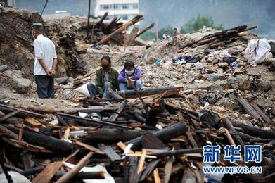 大雨致舟曲災區(qū)再發(fā)泥石流 生命線兩舟公路再中斷