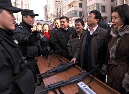 西城警方邀請部分人大代表政協(xié)委員 開展警營一日活動