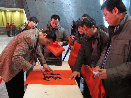 祥龍送瑞彩，博物館里過(guò)大年