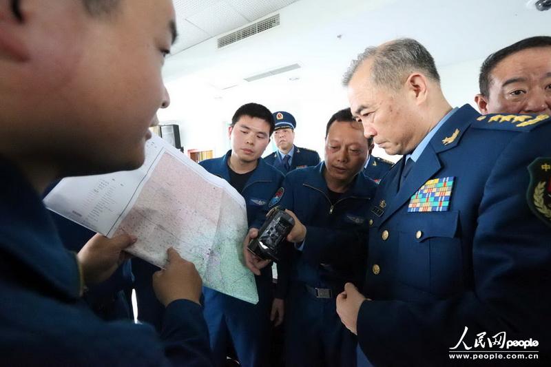 空軍馬曉天司令員飛赴四川指揮抗震救災(zāi)