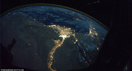 國(guó)際空間站發(fā)布地球夜景照 名城燈火賽繁星