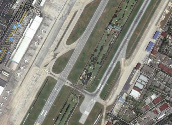12座最獨特機場:曼谷機場跑道間建高爾夫球場