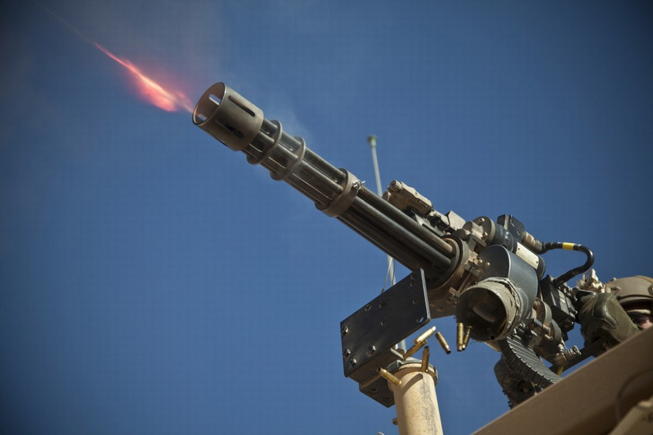火力強勁！實拍美軍車載多管機槍實彈射擊