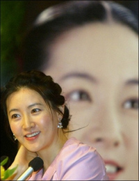 香港教育界如今從大長(zhǎng)今的故事歸納出了“長(zhǎng)今精神”,打算納入全香港的小學(xué)教材中