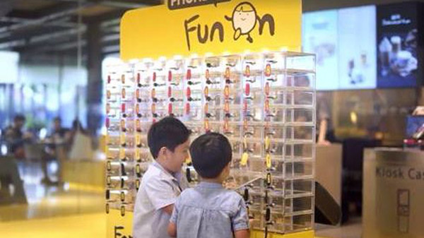 麥當勞設(shè)手機寄存柜 “低頭族”卻表示...